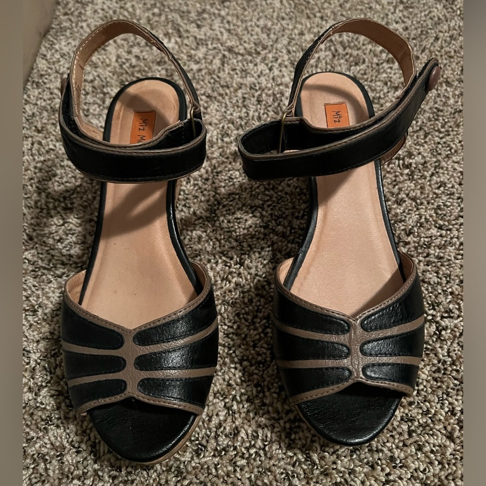 Miz Mooz size 9 Sandal